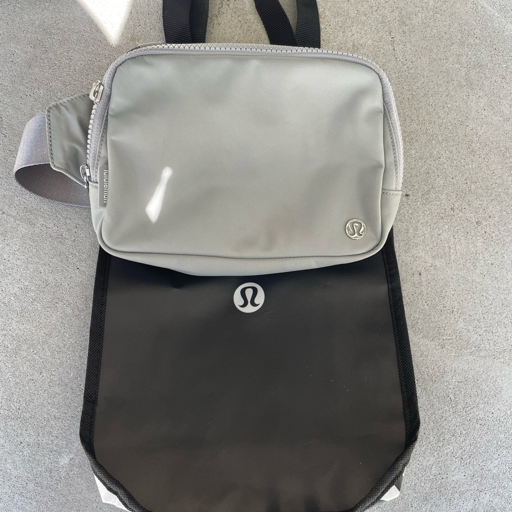 Lululemon LARGE size everywhere belt bag